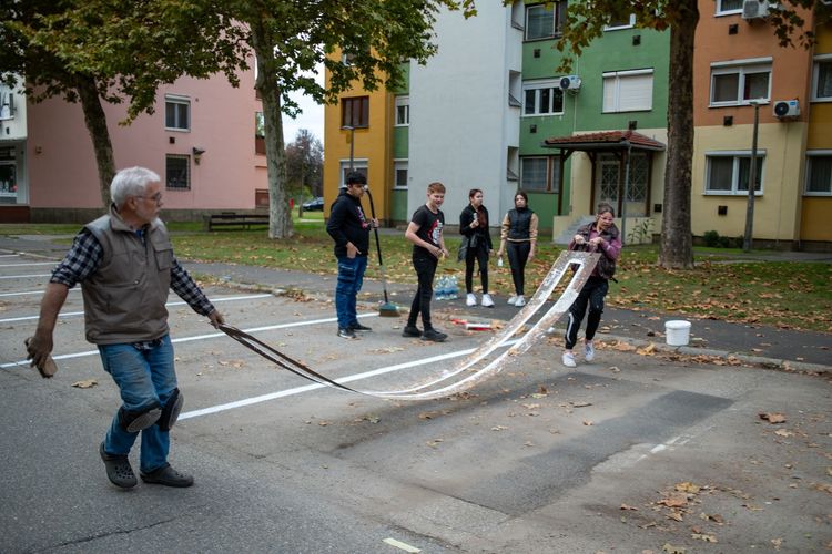 Megújult a Köztársaság utca parkolójának festésének egy része