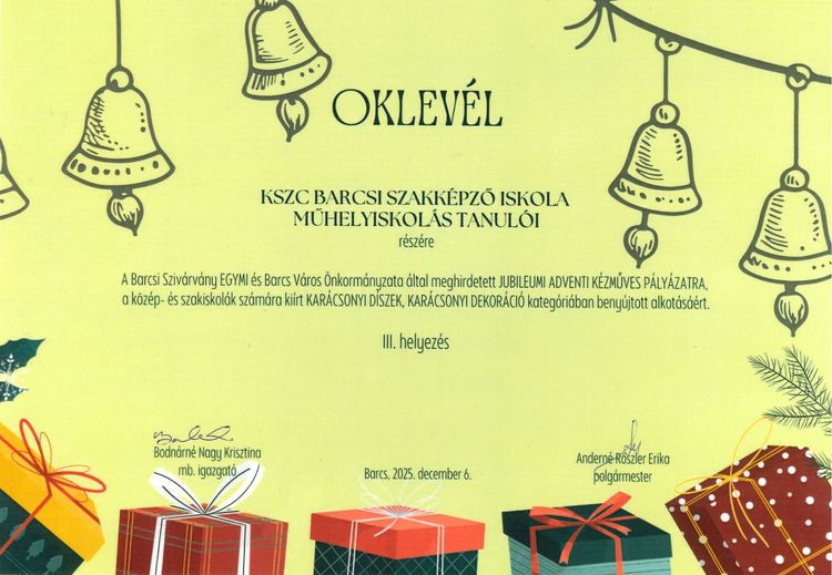 Karácsonyi díszek pályázat