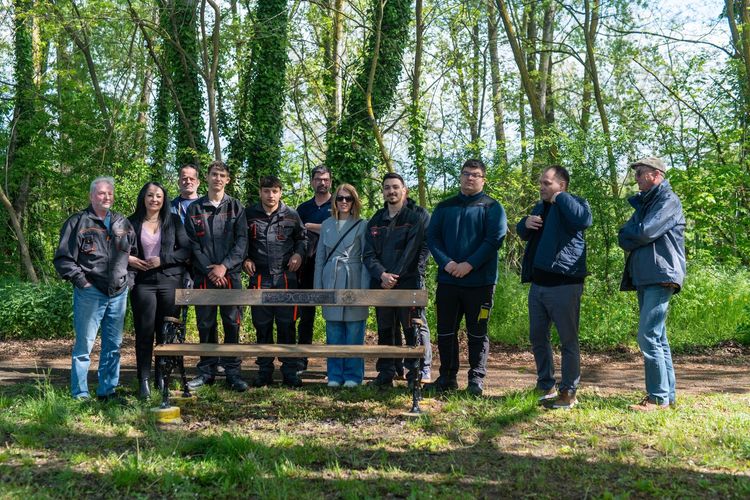 Megújult  a Dráva-part emlékpadja